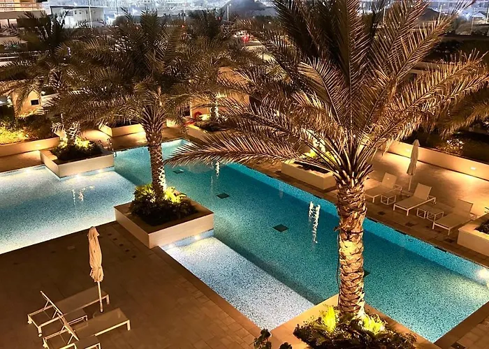 1-Bed Loft With Pool View